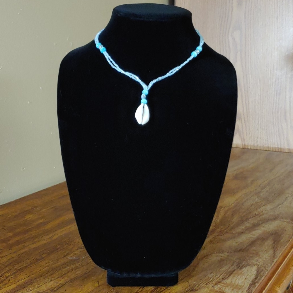 Necklace Shell With Blue Beads Choker NWOT